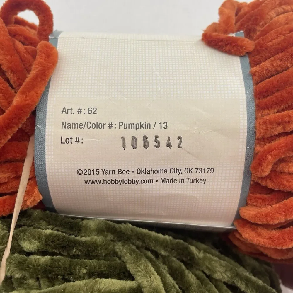Yarn Bee‎ Velvety Smooth Pumpkin Orange & Green Yarn Skein Lot Of 2 3.5 Oz 80 Yd